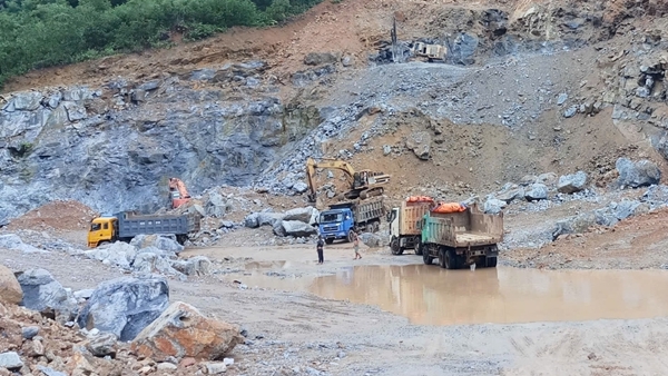 Khai thác đá san lấp